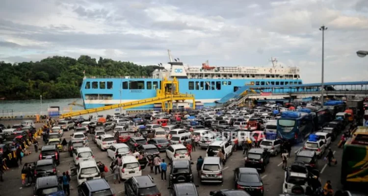 Pelabuhan Merak Padat