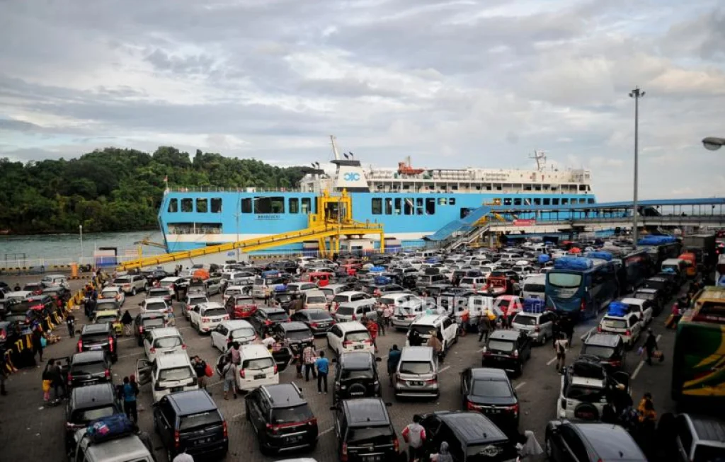 Pelabuhan Merak Padat