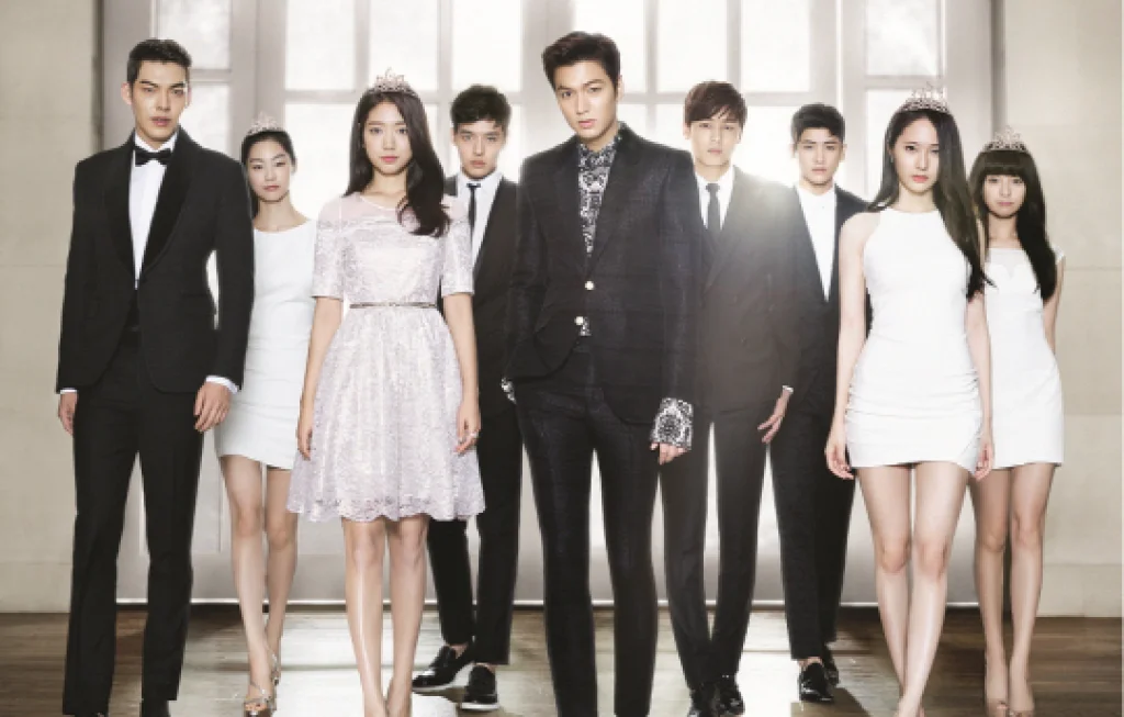 Genre/Topik Film (Romantis + Fantasi/Time Travel). Mood Romantis, nostalgik, magis.

Sinopsis Midnight in Paris